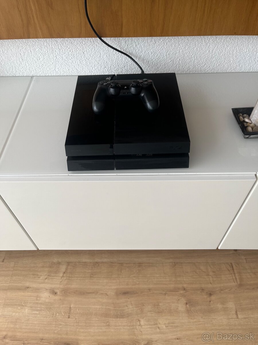 PS 4