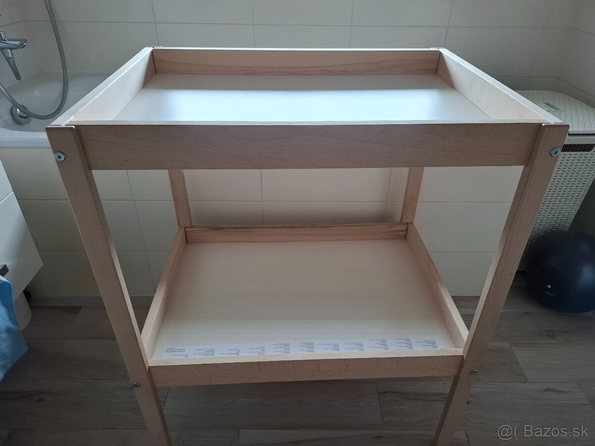 Prebalovaci pult Ikea Sniglar 72x53cm