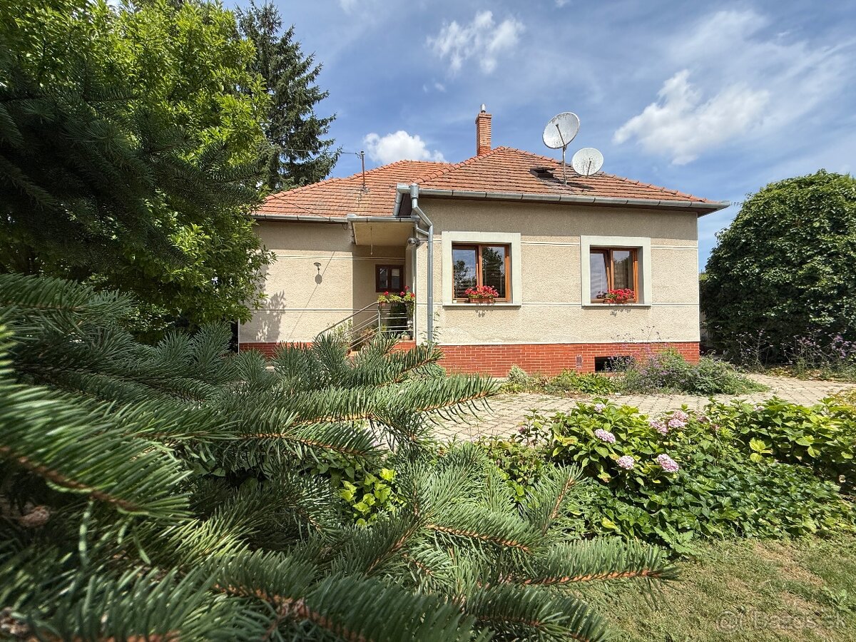 Priestranný rodinný dom s veľkorysým pozemkom
