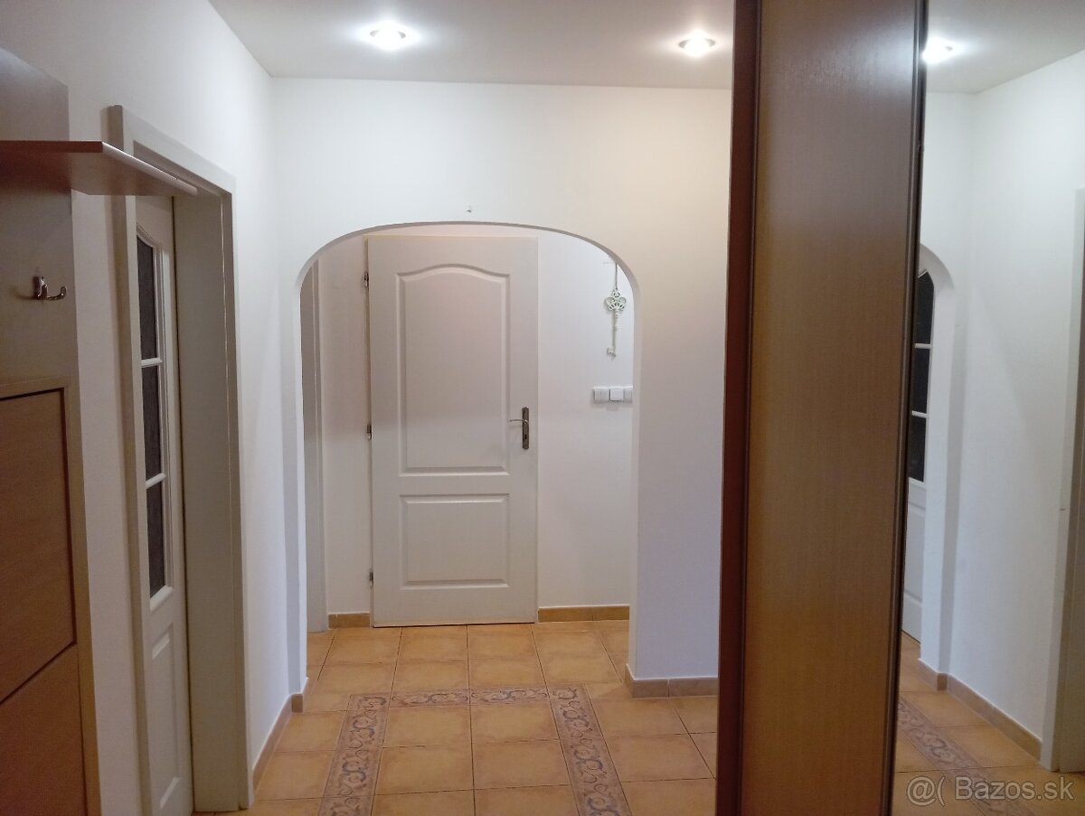 Predaj veľkého 3-izbového bytu (78 m²), Klokočina – Viničky