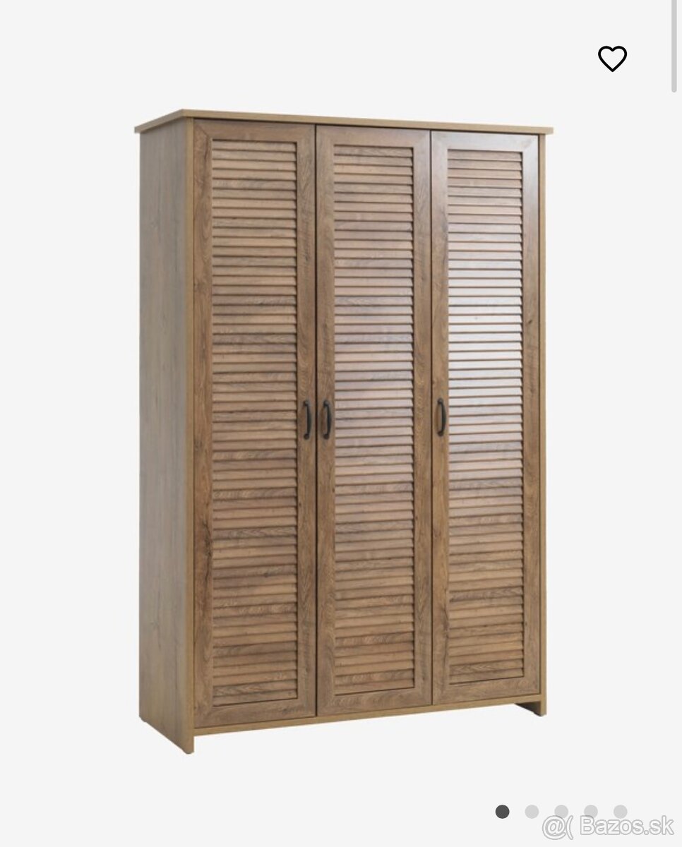 Dvojica úplne nových šatníkových skríň