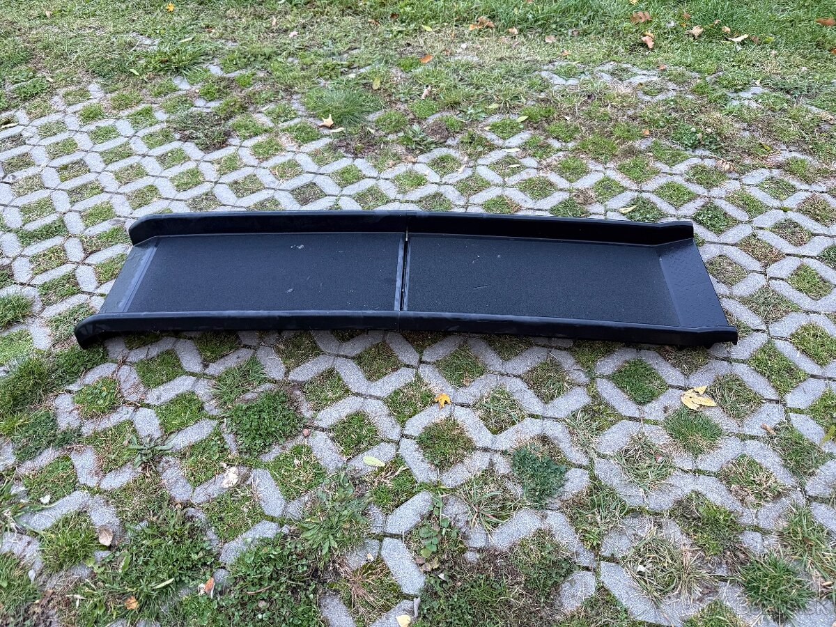 Darujem nástupnú rampu pre psa.