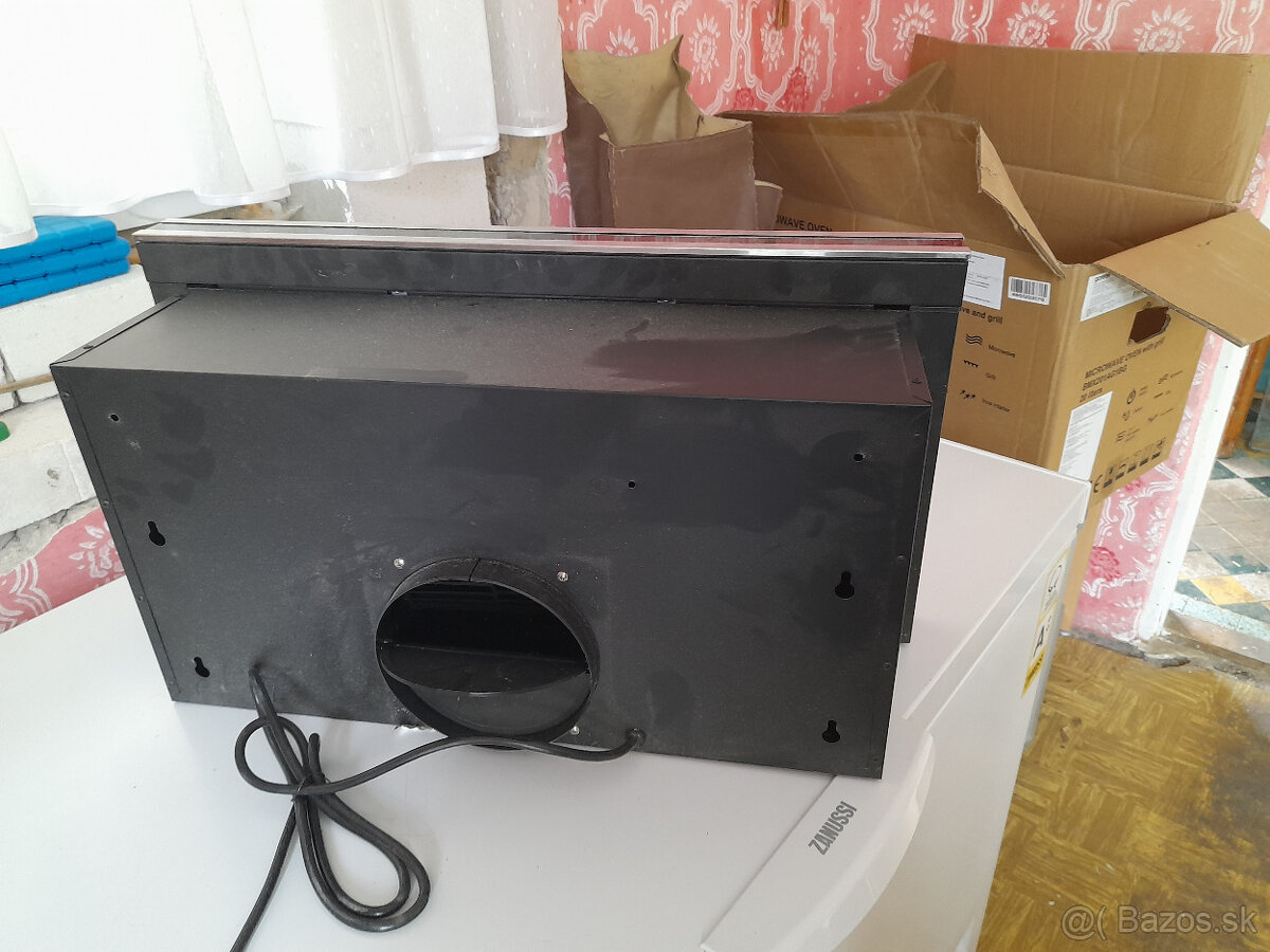 Vstavaný výsuvný digestor