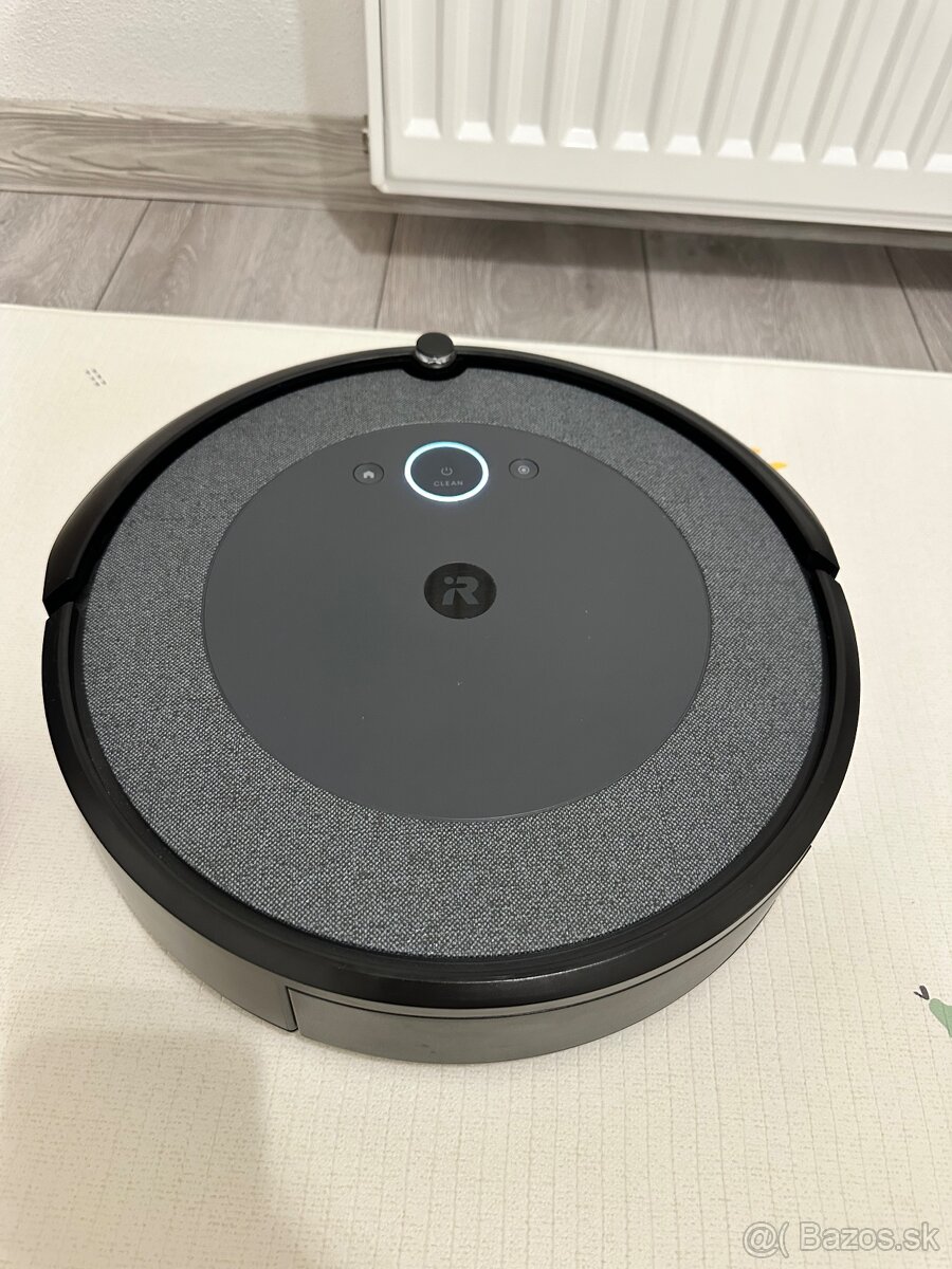 iRobot Roomba i3 robotický vysávač
