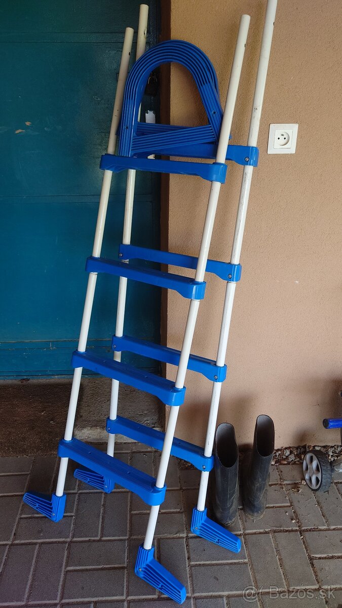 Bazénové schodíky