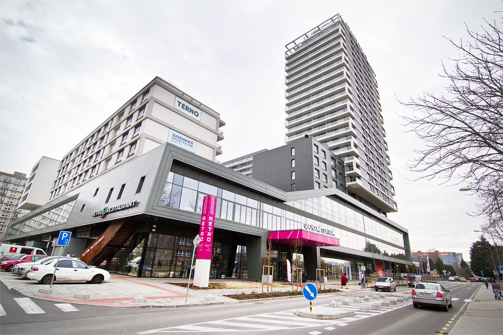 Prenájom 2-izbového zariadeného bytu s garážou v RETRE