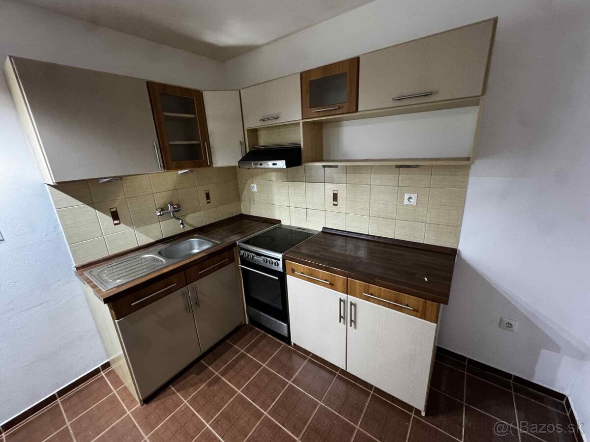 Predam kuchynsku linku aj so spotrebicmi