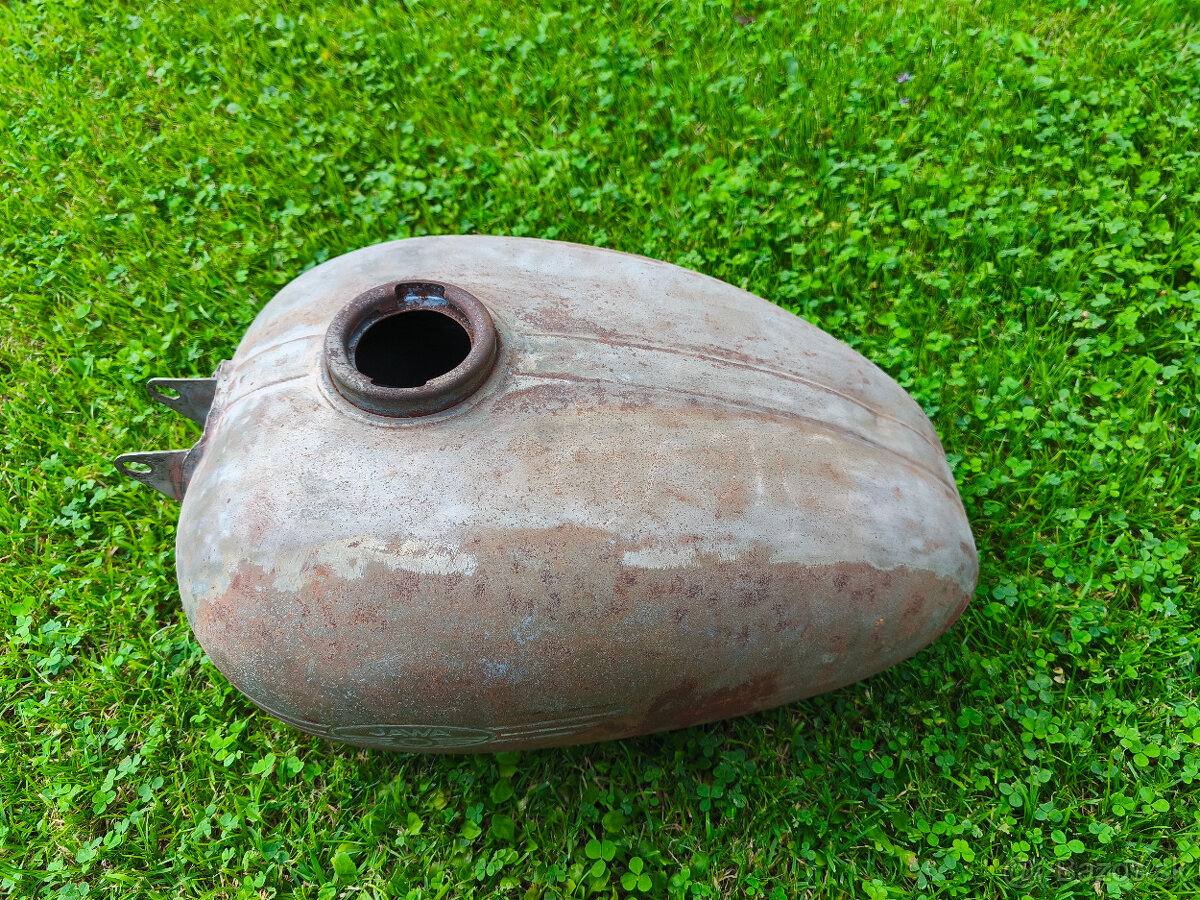 Jawa 250, 350 Kývačka, Panelka - nádrž - pěkná