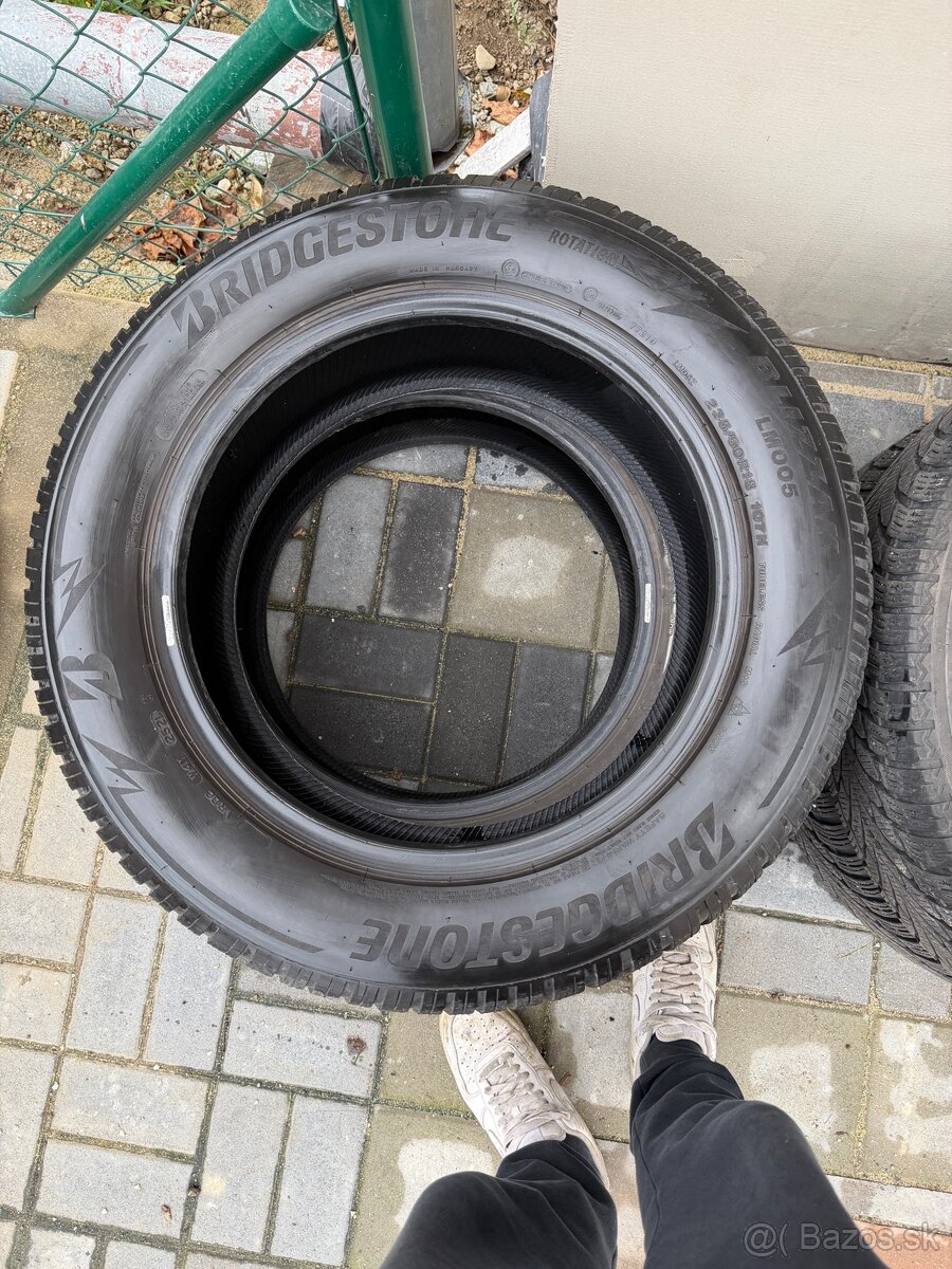 Zimné pneumatiky Bridgestone 235/60 R18