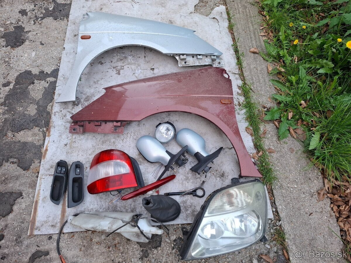Renault Scenic 1 Facelift Predné blatníky 10eur/ks Práve z