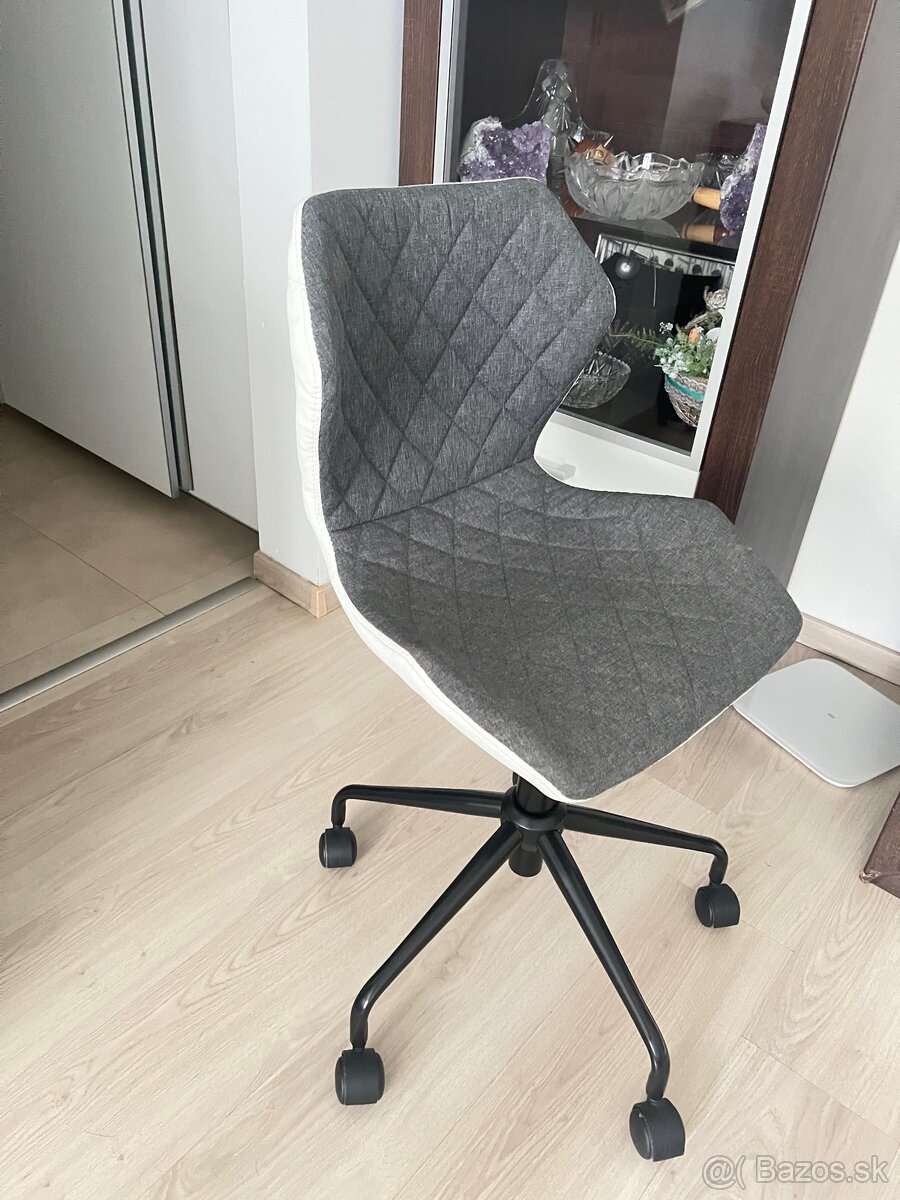 Moderná stolička