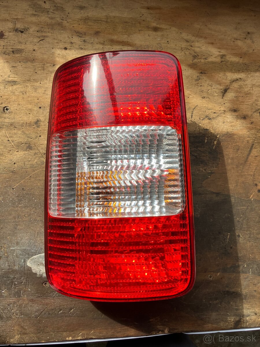 Zadné svetlo Volkswagen Caddy 2004-2010