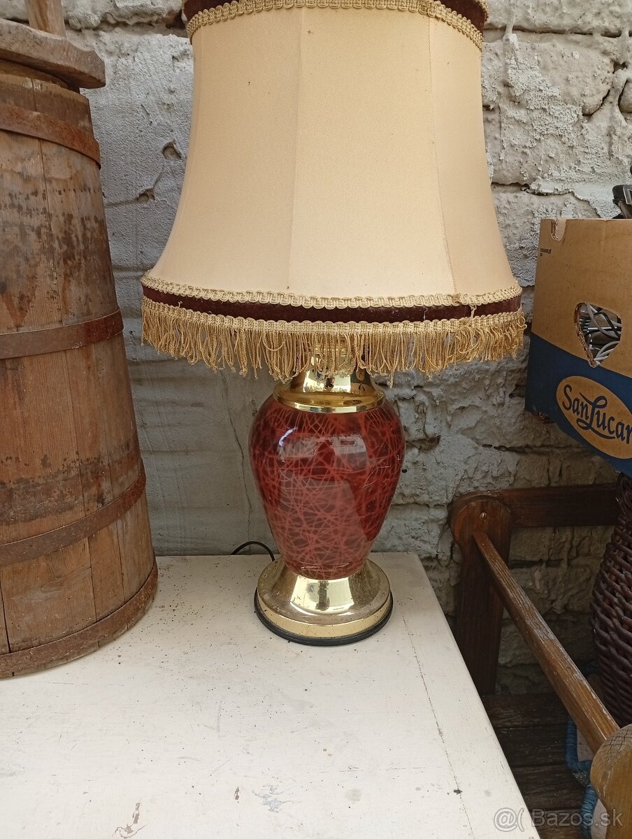 Porcelánová lampa s tienidlom
