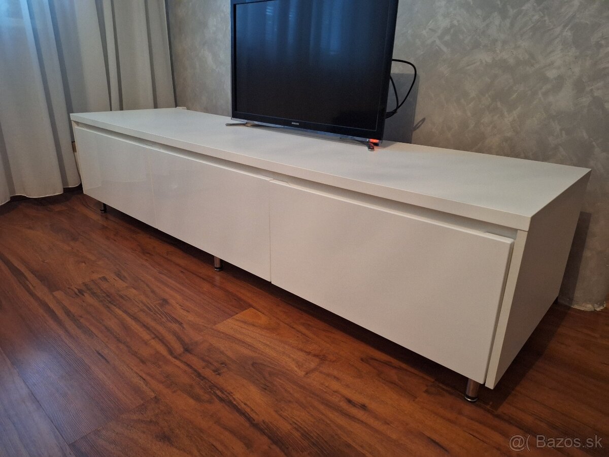 skrinka pod TV biela
