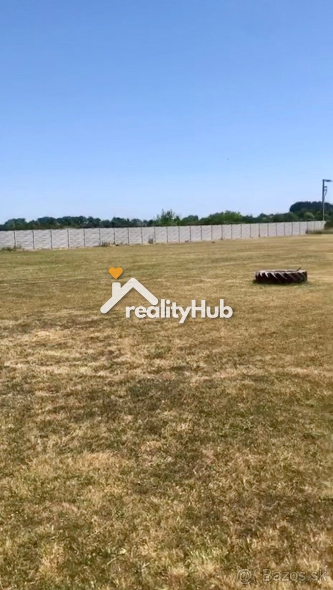 Rovinatý stavebný pozemok v Hurbanovej Vsi na predaj