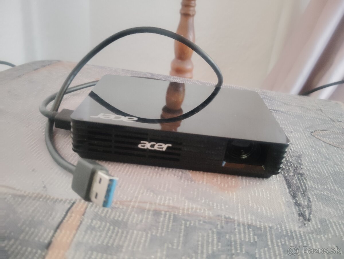 Predám mini LED projektor Acer C120
