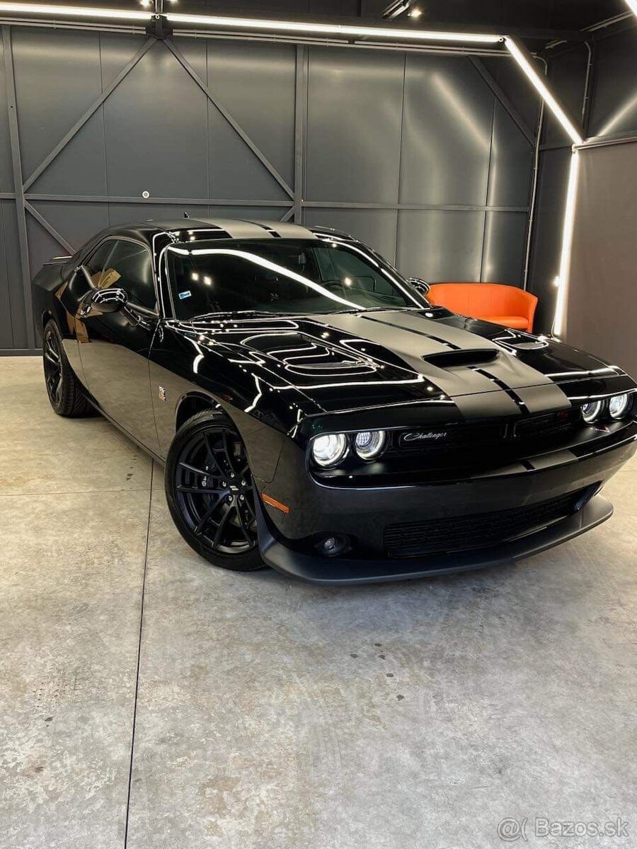 Dodge challenger 6.4 .11/2020