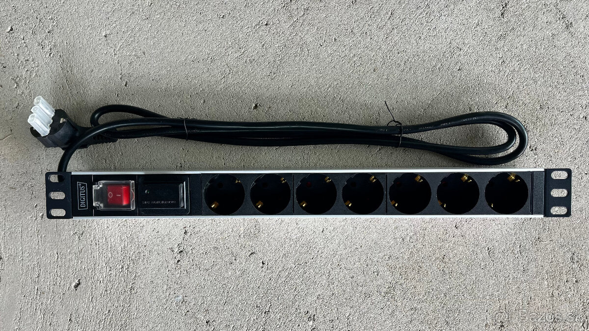 Napájací panel 230V, 19", do dátového rozvádzača