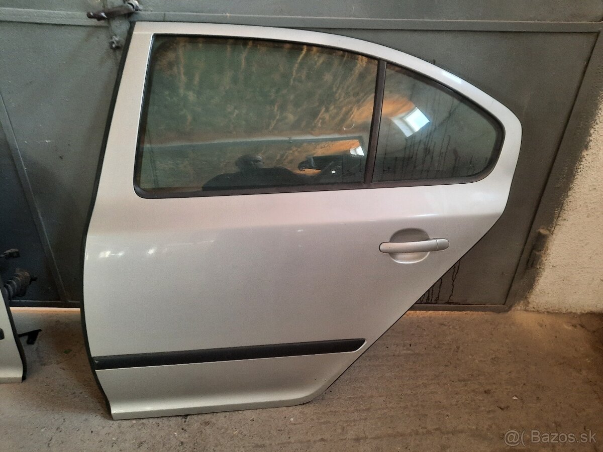 Skoda Octavia 2 zadne lave dvere neposkodene vo farbe 9102,