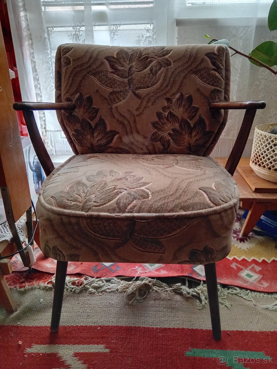 Čalúnené kreslo
