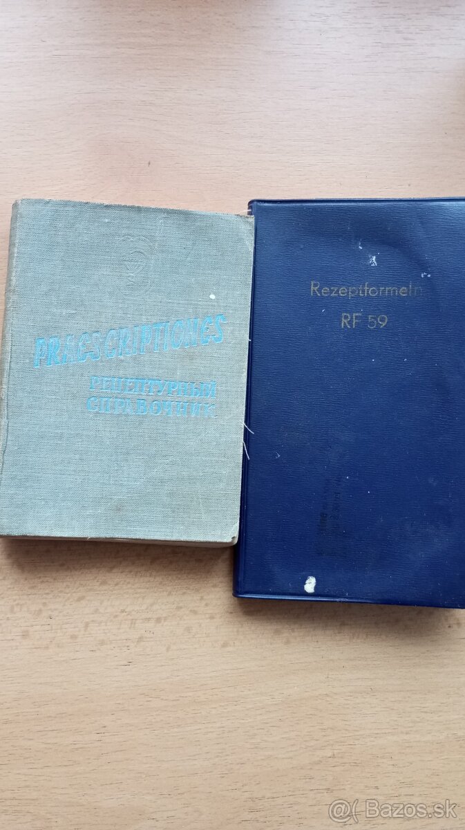 Knihy z lekárskeho prostredia o liekoch.