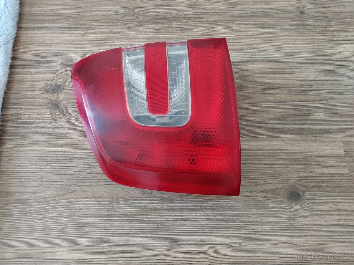 Škoda Octavia 2 combi ľavé zadné svetlo