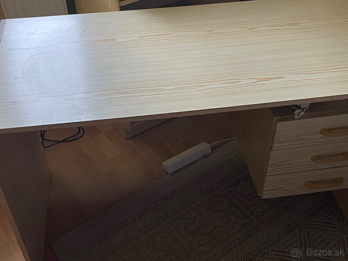 Nábytok do študentskej izby - kancelárie