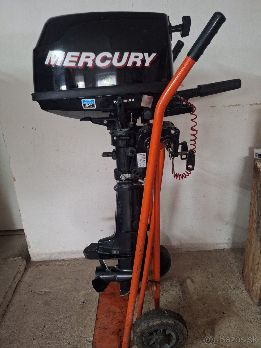 Predam lodny motor Mercury 5hp