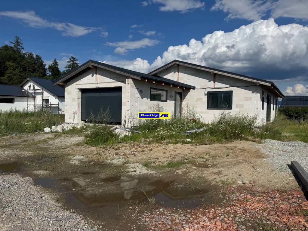 Rodinný dom Valča, novostavba v štádiu holodomu