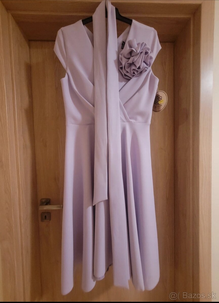 Nádherné nové spoločenské šaty 40