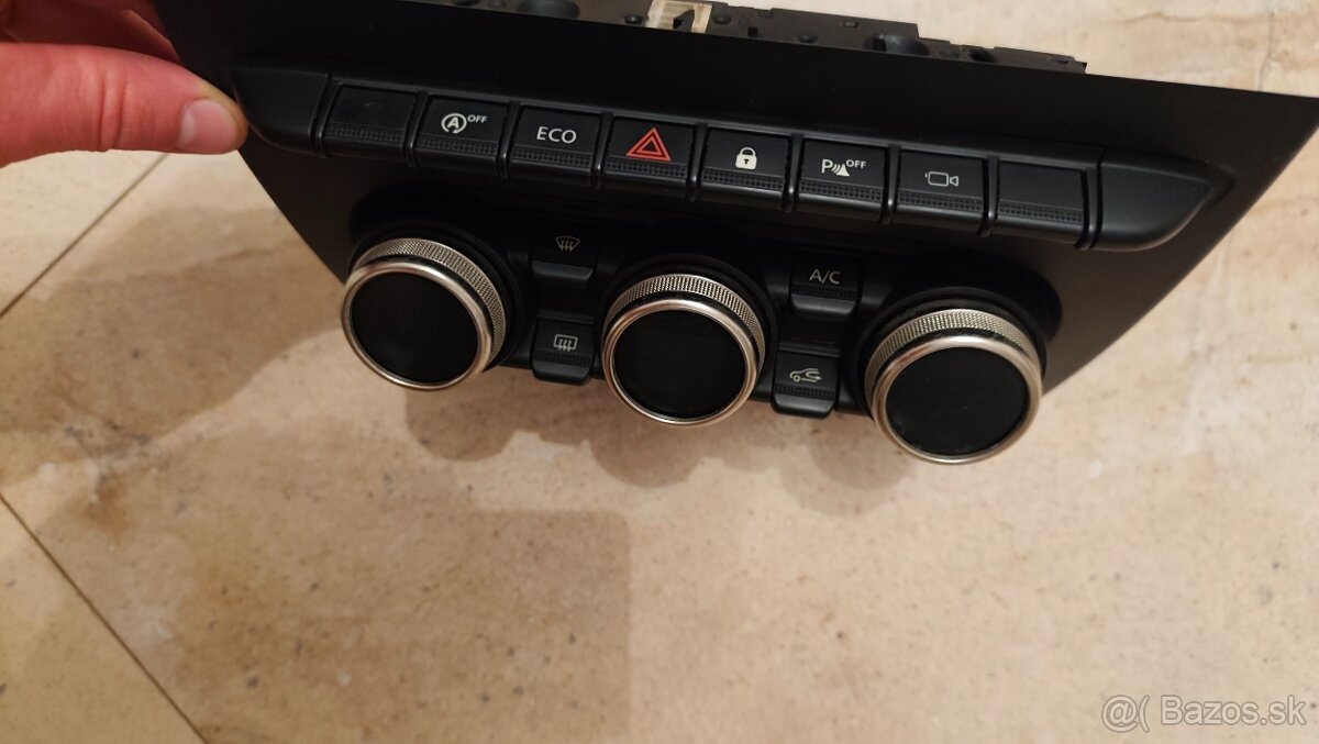 Ovládací panel Dacia