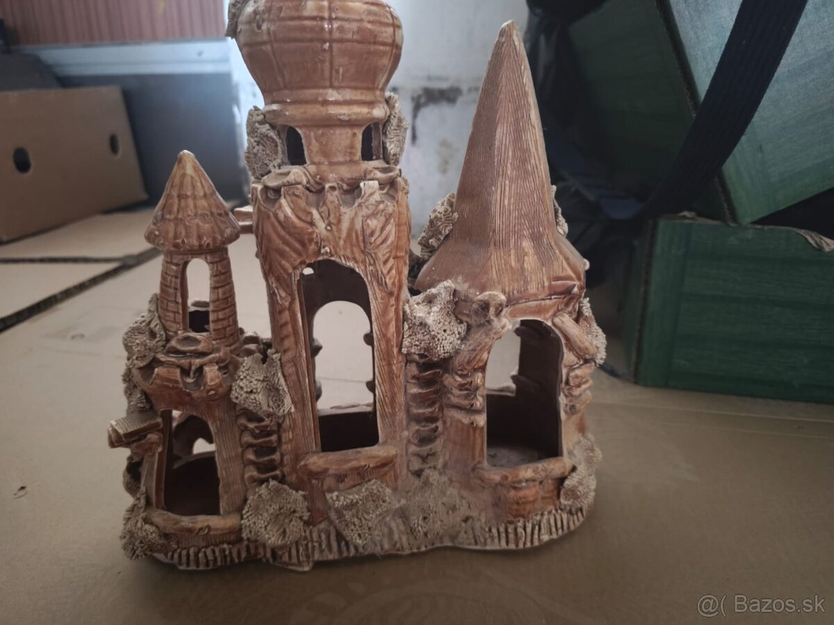 Lacno predám pekný keramický ručne robený nový hrad