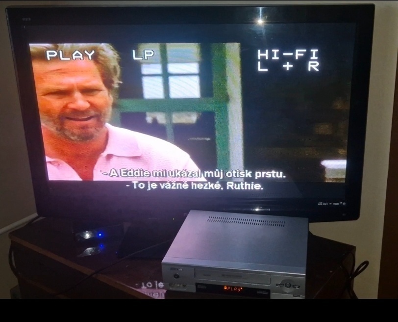 videorekordér VHS . Daewoo a HiFi stereo SONY JVC