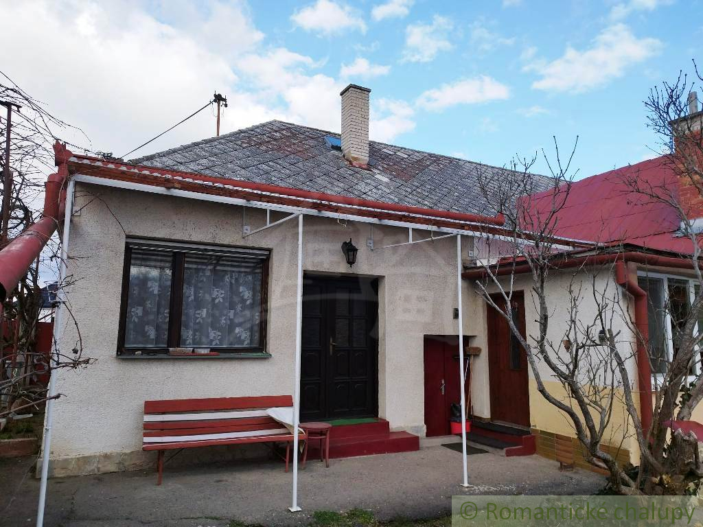 Priestranný 5 izbový gazdovský dom s veľkou záhradou, blí