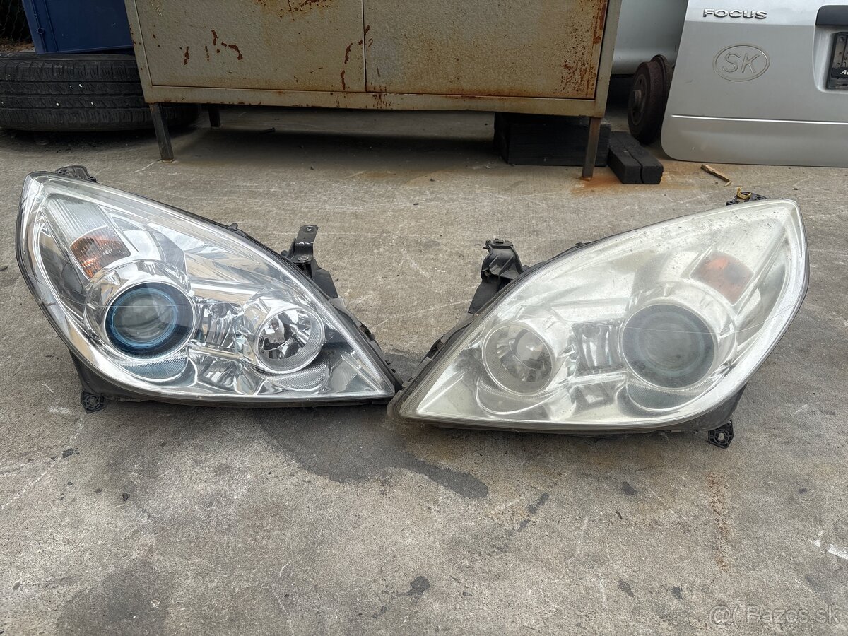 Predam xenónové reflektory na Opel Vectra C