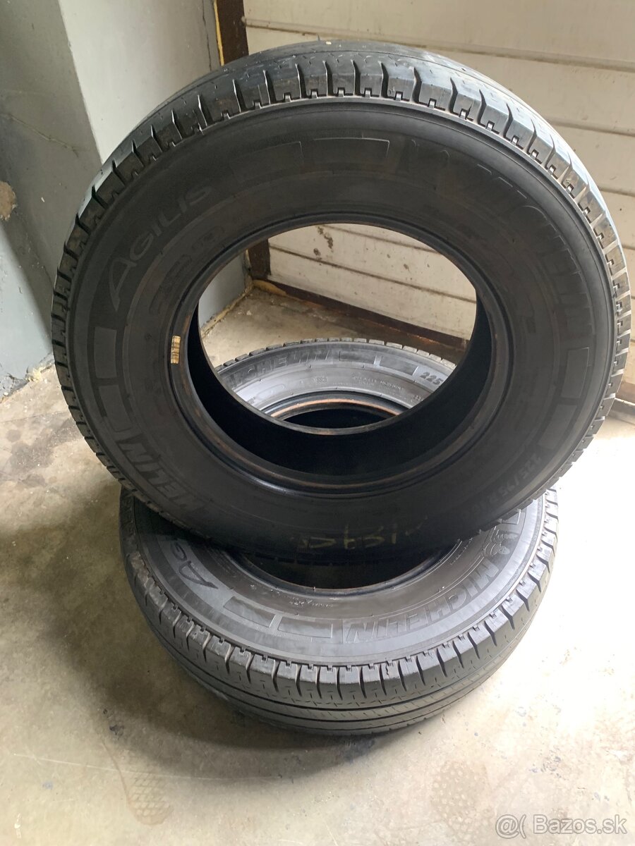 225/75 r16 c 215/75 r16c