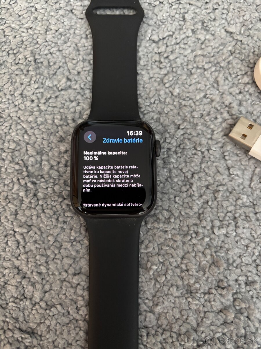 Apple watch SE-44 mm, hliník
