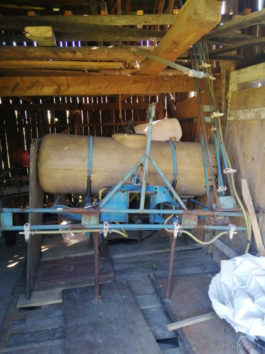 Postrekovač za traktor