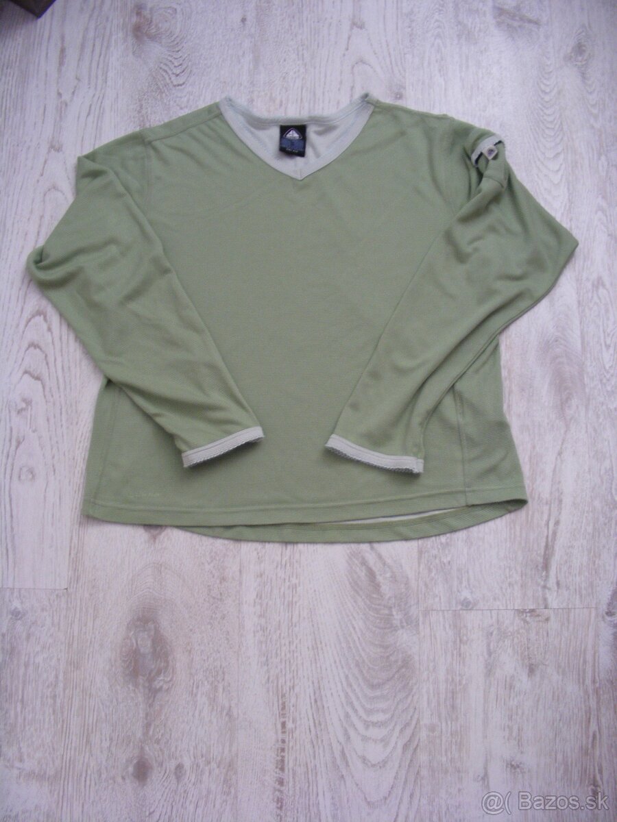 Dámske tričko NIKE ACG L a tielko PUMA XS