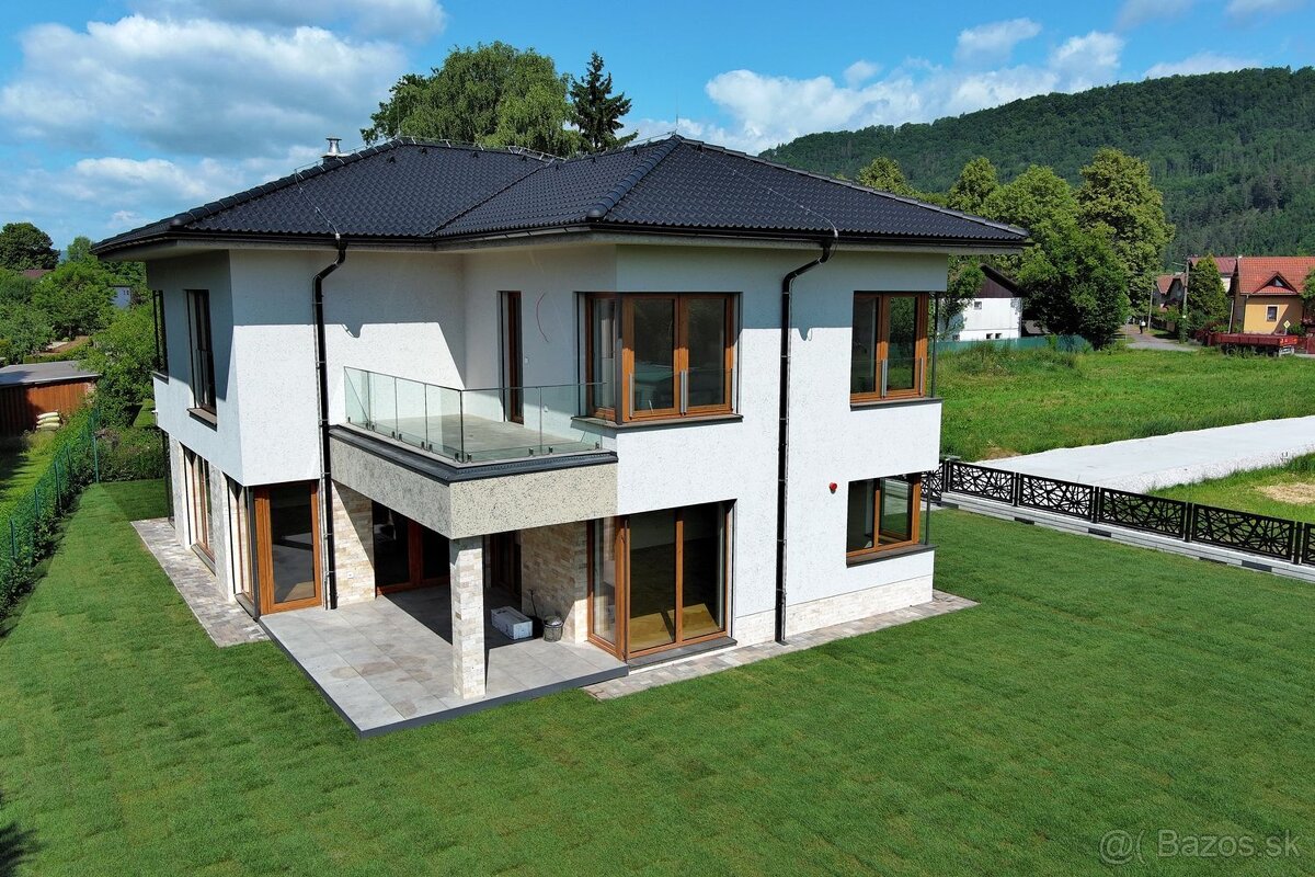 EXKLUZÍVNE Luxusná 6-izbová rodinná vila, terasy, dvojg