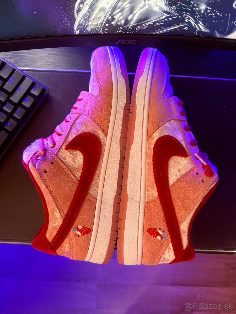 Nike SB Dunk Low ‘Strangelove’