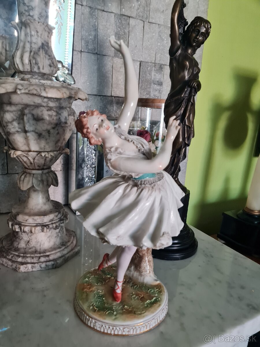 Stará porcelánová baletka