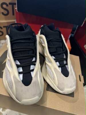Yeezy 700 azael