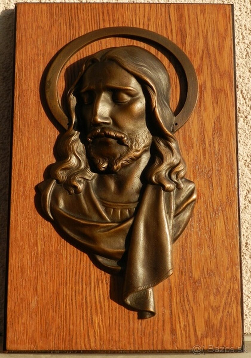 Starožitný bronzový relief na drevenej doske s motívom Ježiš