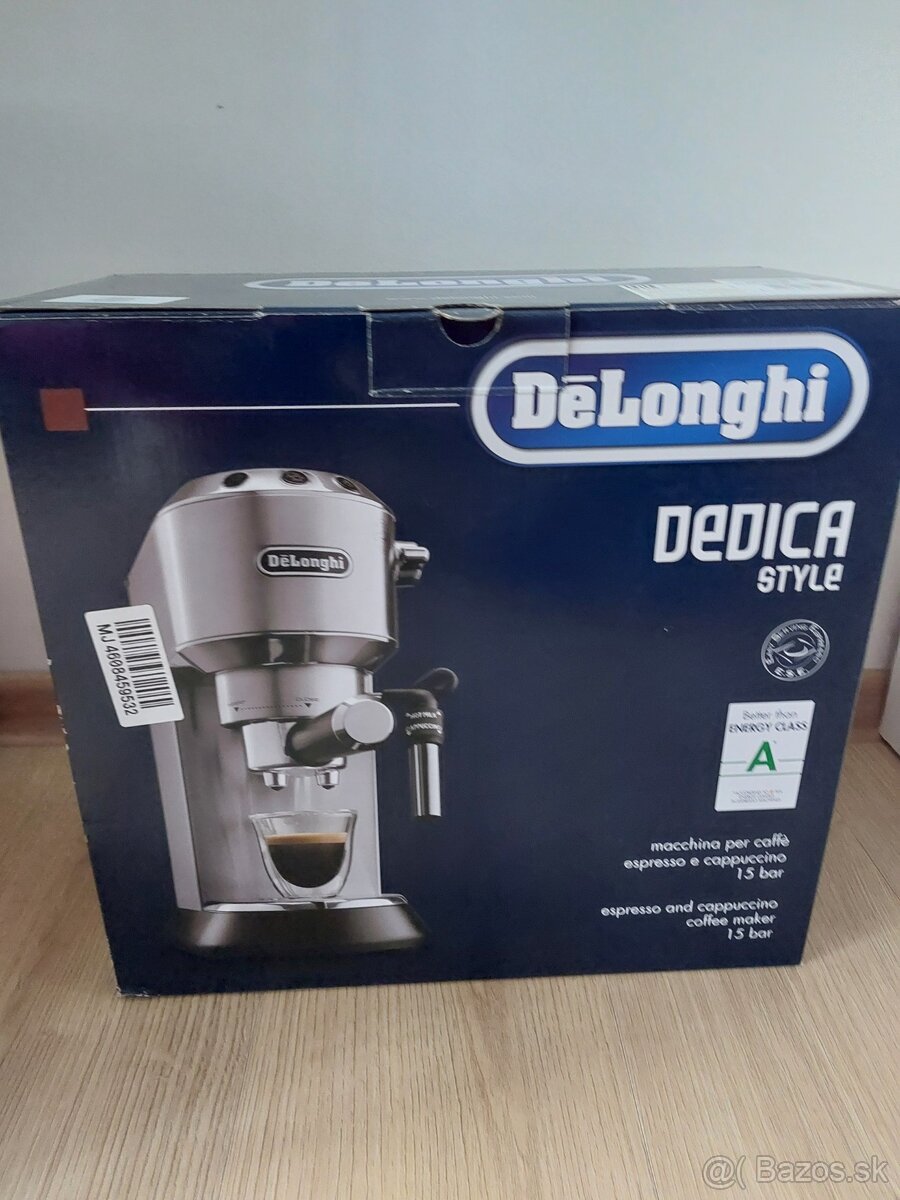 De'Longhi EC685.M Dedica