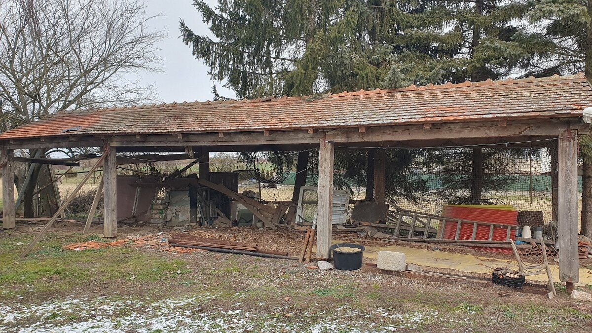 Drevený prístrešok 13,0x3,5 m