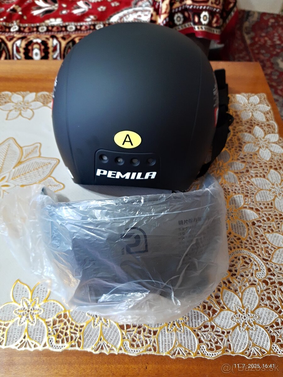 Predám úplne novú prilbu