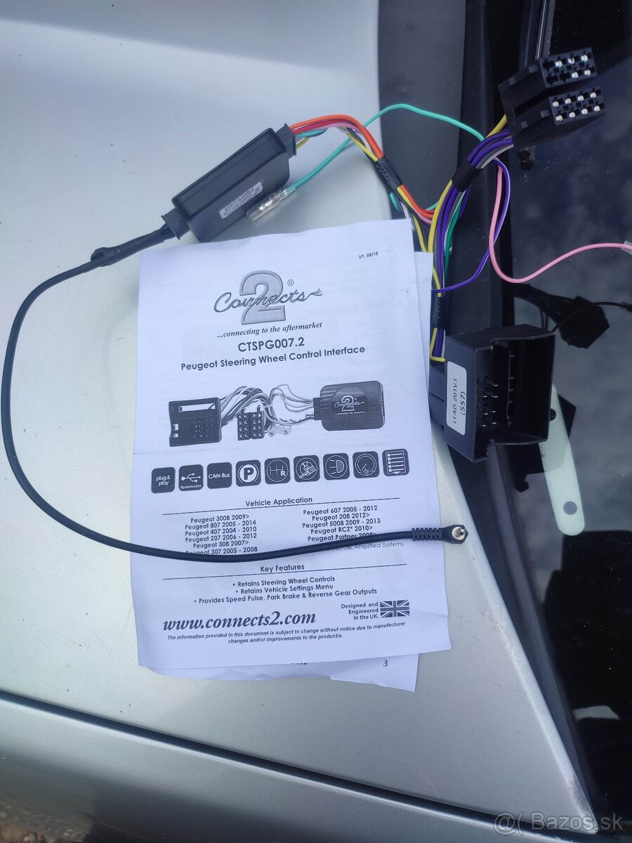 Adapter k radiu,umoznujuci, ovladat radio z volantu.