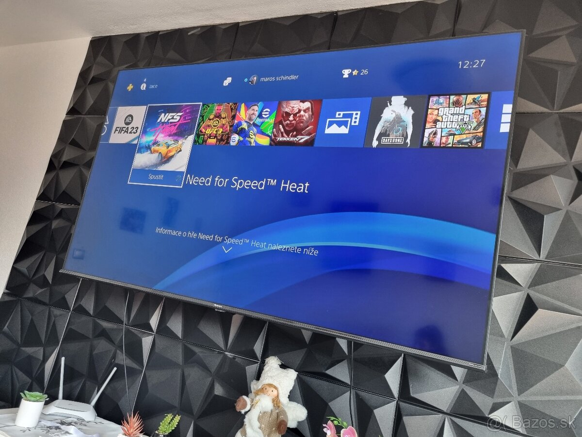 Predám PS4 slim 500 GB
