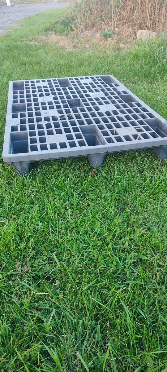 Plastové palety 120x80